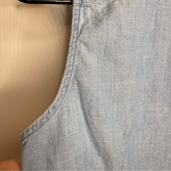 J. Crew Light Blue Sleeveless Button-Down Shirt 100% Cotton Size Small GUC - Picture 4 of 6